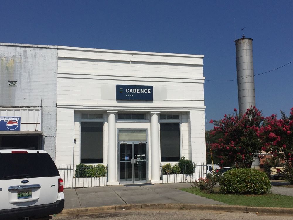 Cadence Bank Building: 293 Water Ave, Uniontown, AL 36786